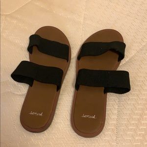 Sanuk black sandals